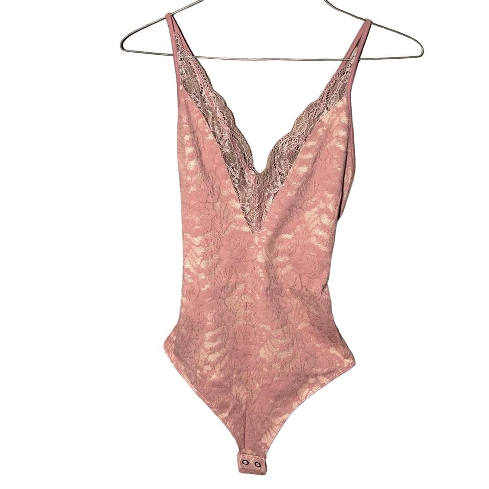 Express rose pink lace bodysuit sz XS classic wardrobe piece romantic date night